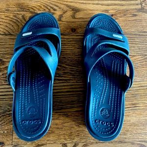 Great condition woman’s black open toe sandal  CROCS NEW. SIZE 8